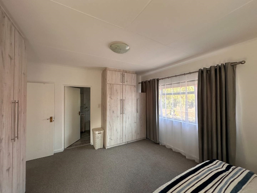 5 Bedroom Property for Sale in Fraaiuitsig Western Cape